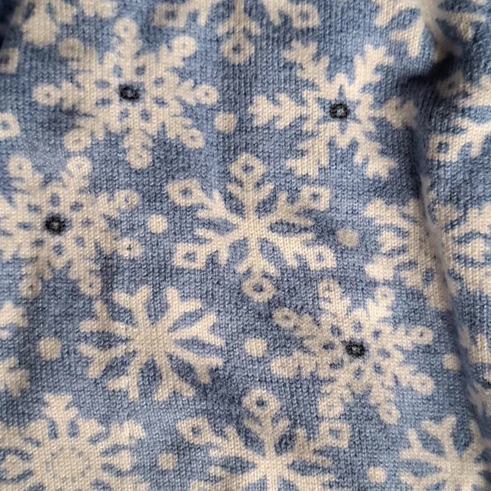 Cuddle Duds Blue/Gray Snowflake Pajamas - Picture 4 of 6
